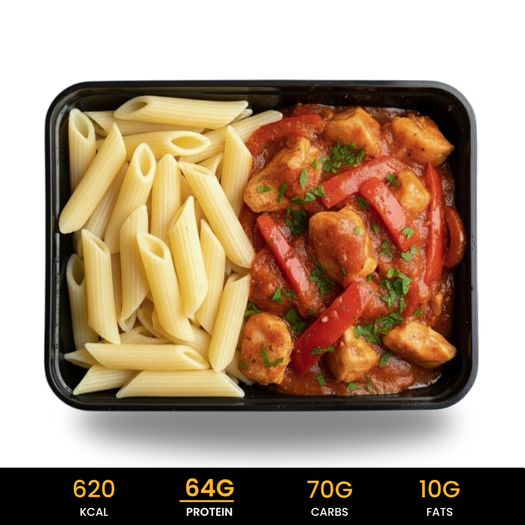 Penne-met-Kip-in-Tomatensalsa Gezonde, eiwitrijke Penne met Kip (Halal). Vers bereide diepvries maaltijd, ideaal voor fitness. 